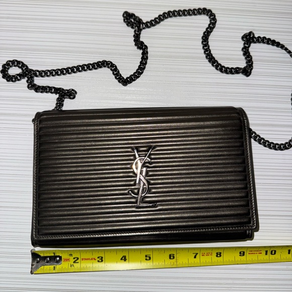 Saint Laurent Monogram Quilted Wallet On Chain - Picture 10 of 12